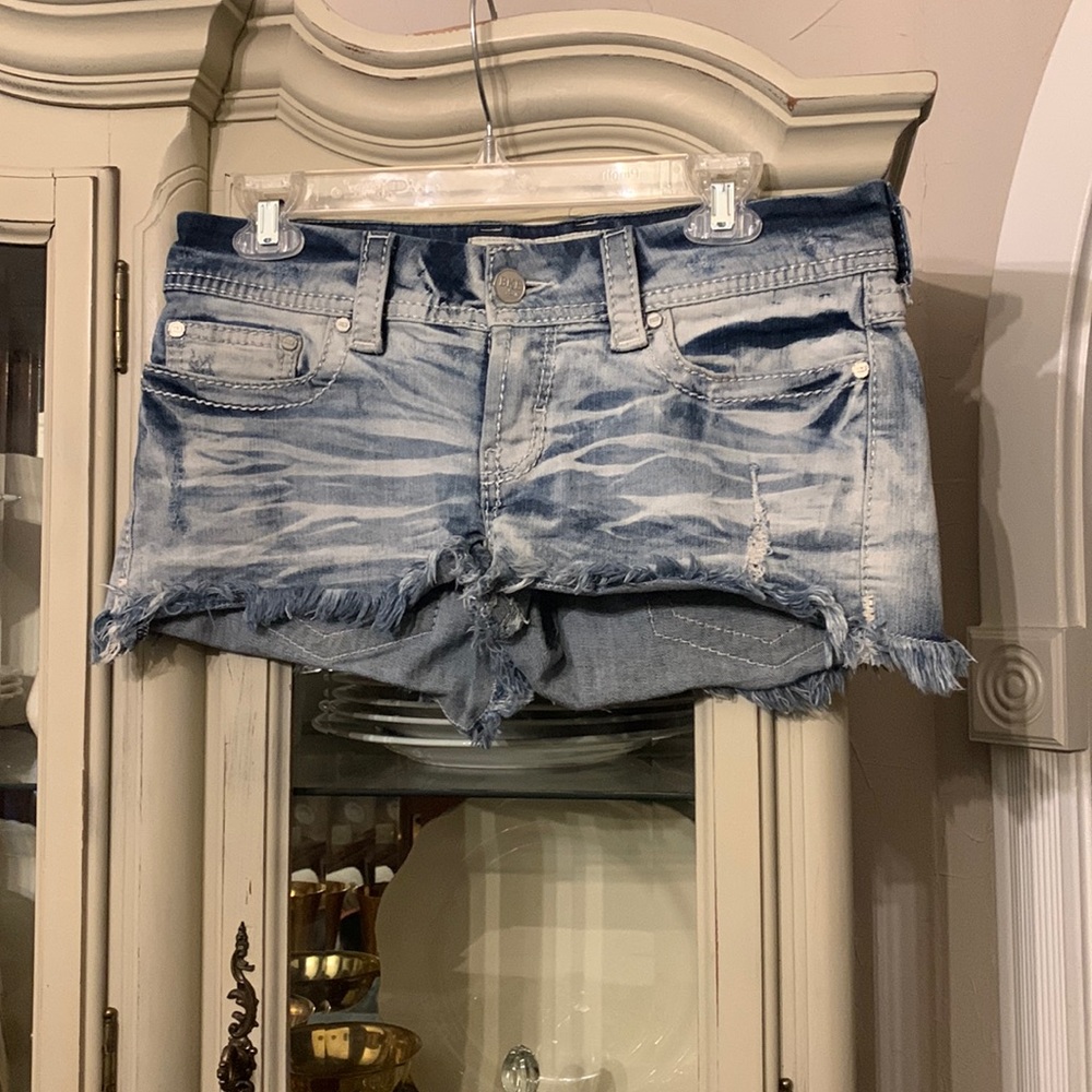 BKE Buckle women’s Stella stretch Frayed cut off Denim Shorts 28
